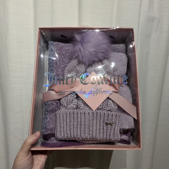 Juicy Couture Scarf & Beanie W/ Pom Set NIB - Picture 2 of 8